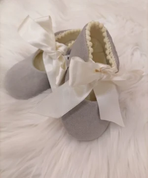 Sapato Veludo Cinza PomPom